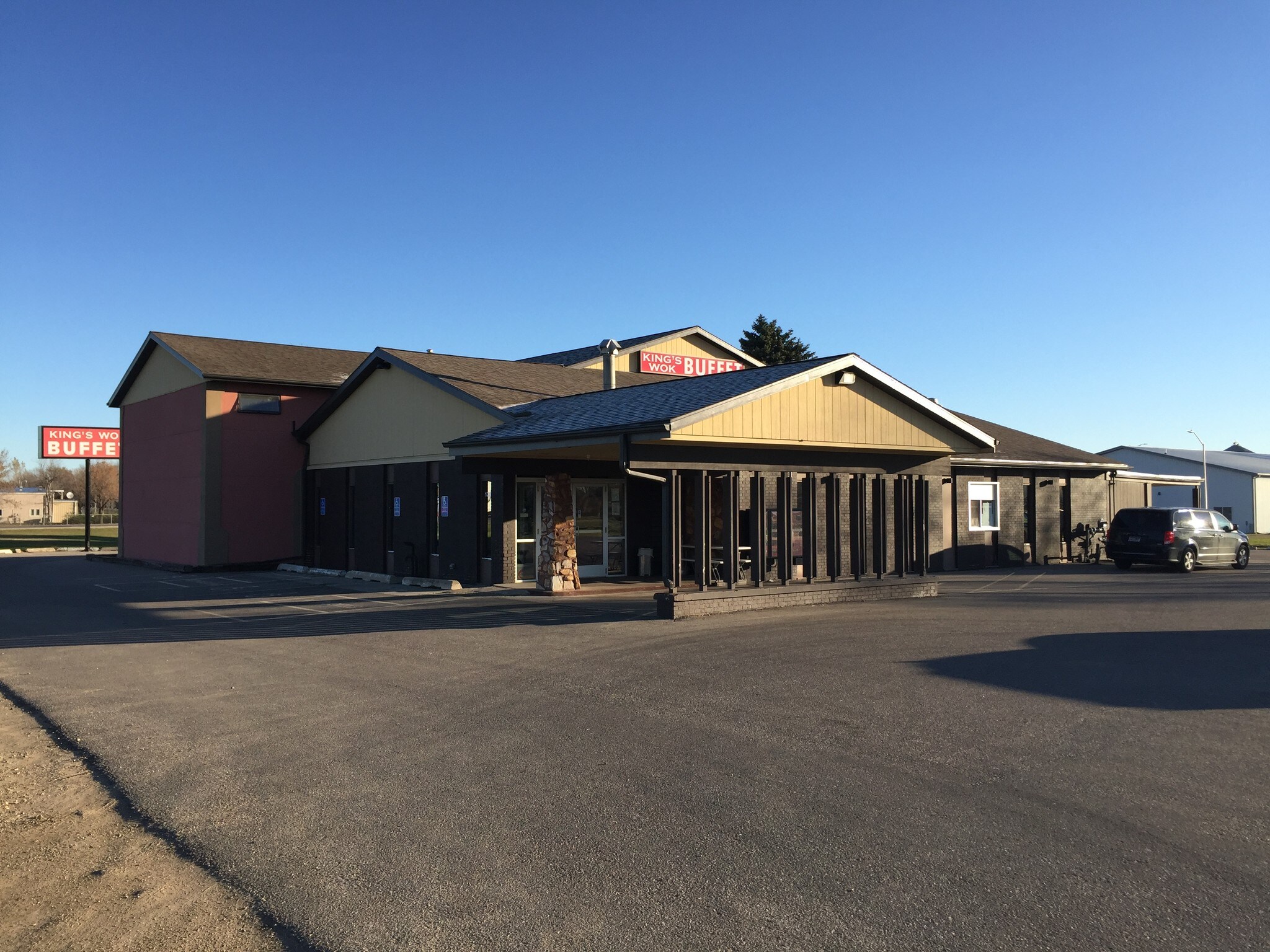 1305 Spring Ave, Worthington, MN for sale Primary Photo- Image 1 of 1