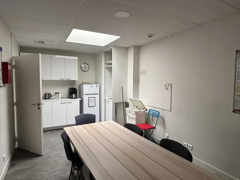 Office in Bordeaux for sale - Interior Photo - Image 3 of 8