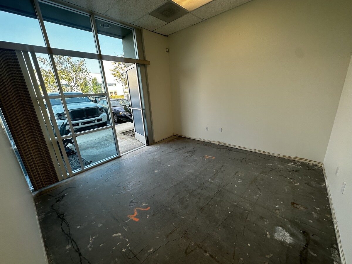 2000 Cabot Pl, Oxnard, CA 93030 - Unit F -  - Interior Photo - Image 1 of 3