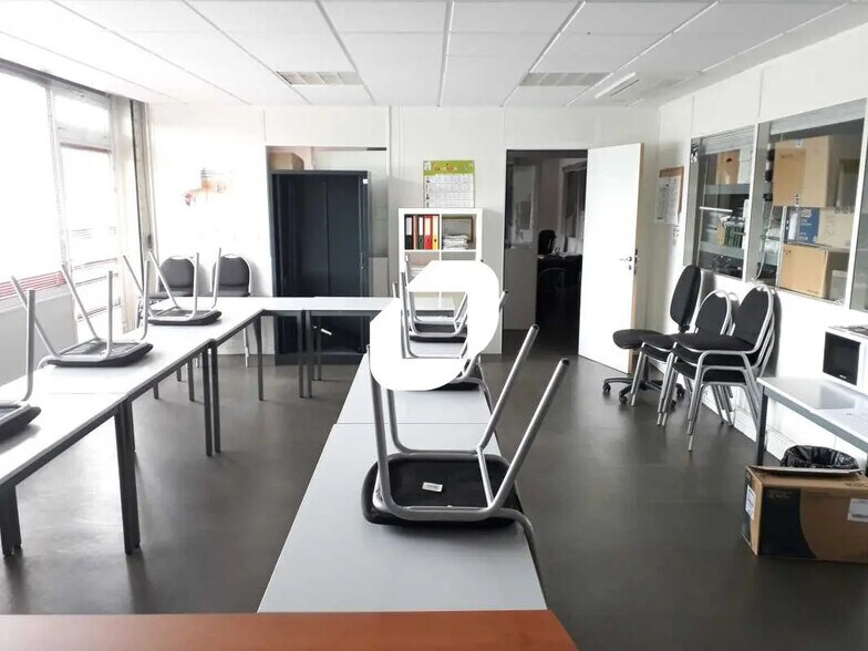 Office in Lormont for sale - Interior Photo - Image 2 of 12