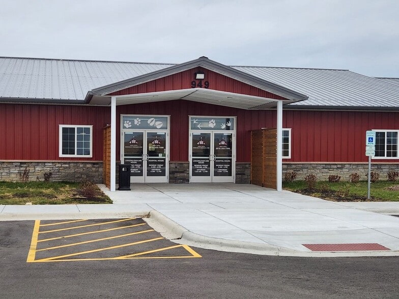 949 Bell Rd, Minooka, IL for sale - Primary Photo - Image 2 of 9