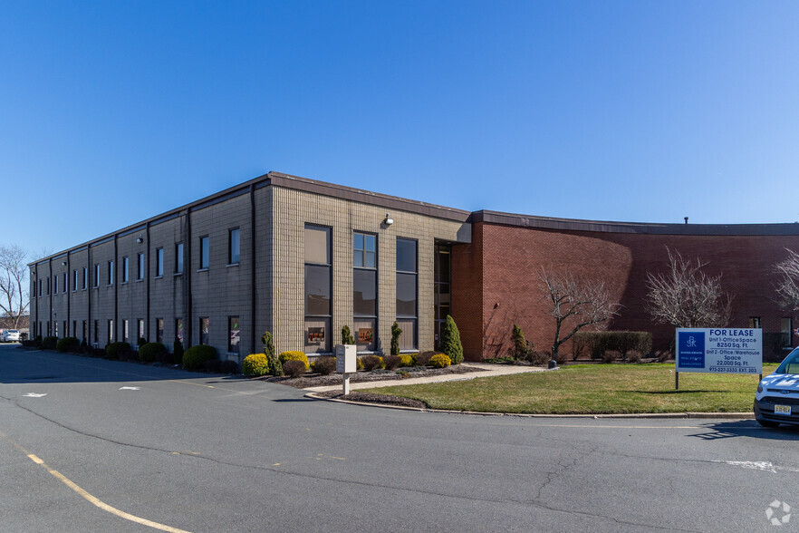 300 McGaw Dr, Edison, NJ for sale - Building Photo - Image 3 of 20