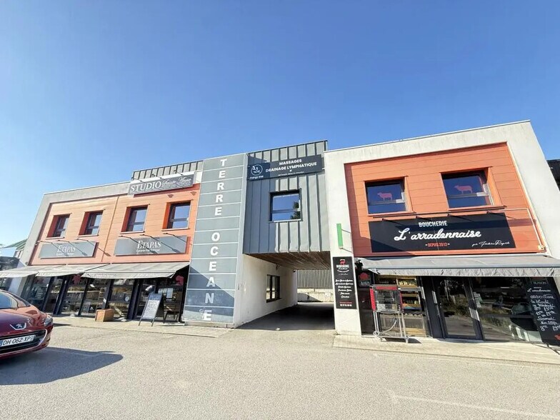 Office in Arradon for lease - Building Photo - Image 1 of 3