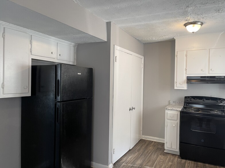 4053 Log Cabin Dr, Macon-Bibb, GA for sale - Building Photo - Image 3 of 14