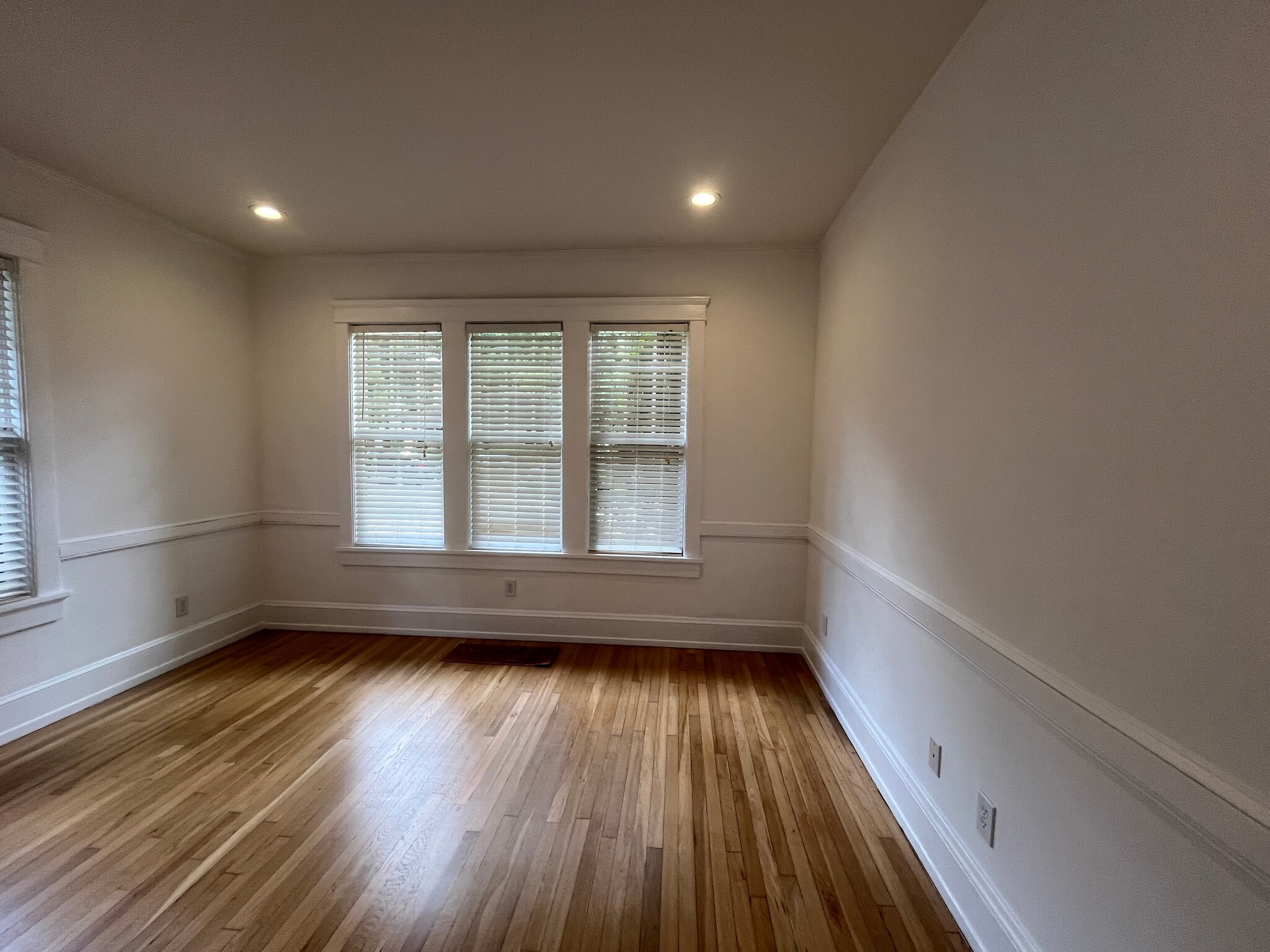 104 Cambridge Ave, Decatur, GA for lease Interior Photo- Image 1 of 5