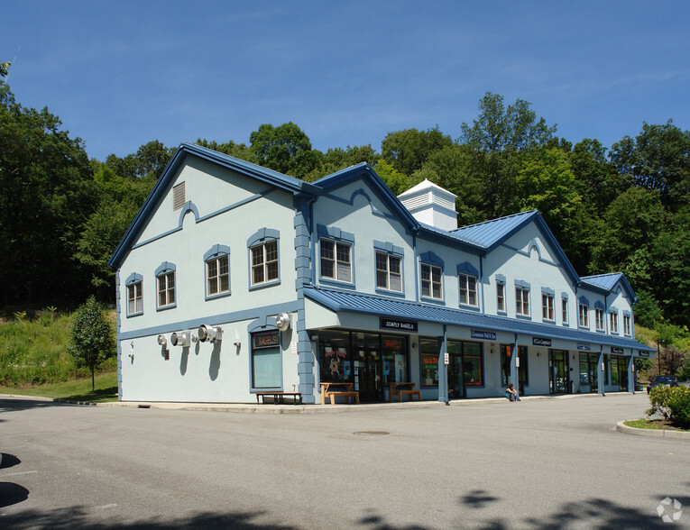 17 Peekskill Hollow Rd, Putnam Valley, NY for lease - Building Photo - Image 1 of 17