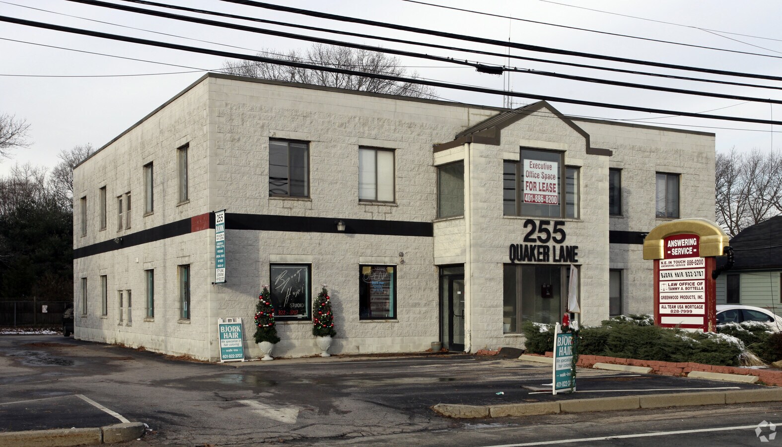 255 Quaker Ln, West Warwick, RI 02893