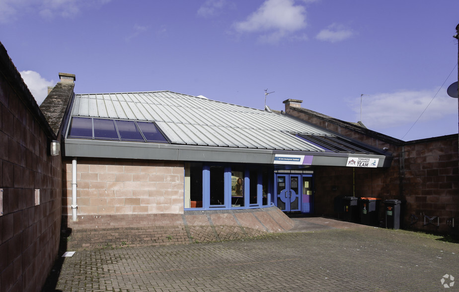 61 Marketgate, Arbroath for lease - Building Photo - Image 2 of 3