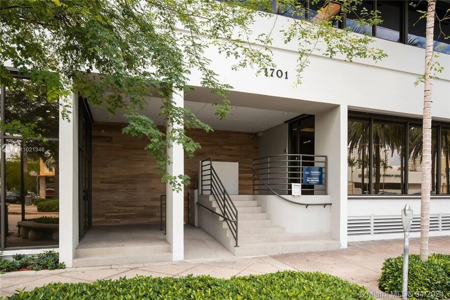 1701 Ponce De Leon Blvd, Coral Gables, FL for lease - Building Photo - Image 3 of 42