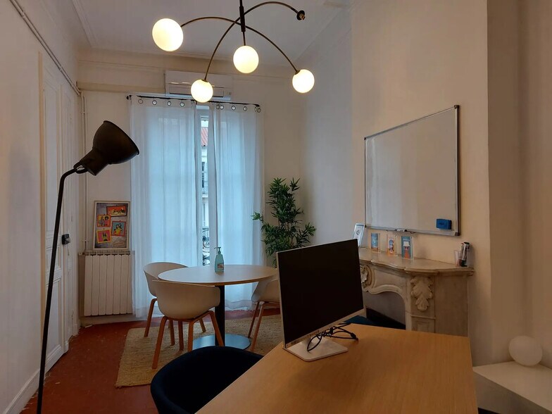Office in Toulon for lease - Interior Photo - Image 3 of 9