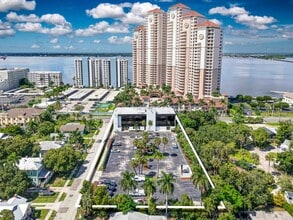 2075 W 1st St, Fort Myers, FL for lease Interior Photo- Image 2 of 16