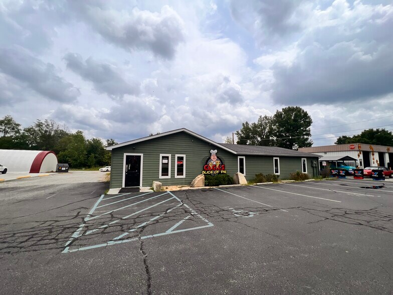 115 Jarvis Dr, Versailles, IN for sale - Building Photo - Image 1 of 1