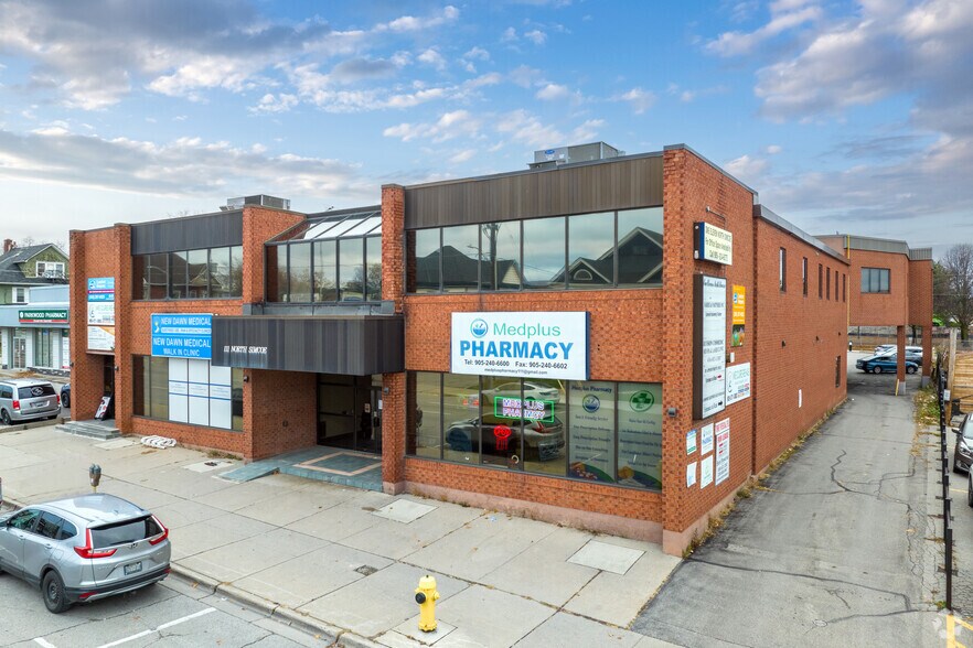 111 Simcoe St N, Oshawa, ON for lease - Building Photo - Image 1 of 4