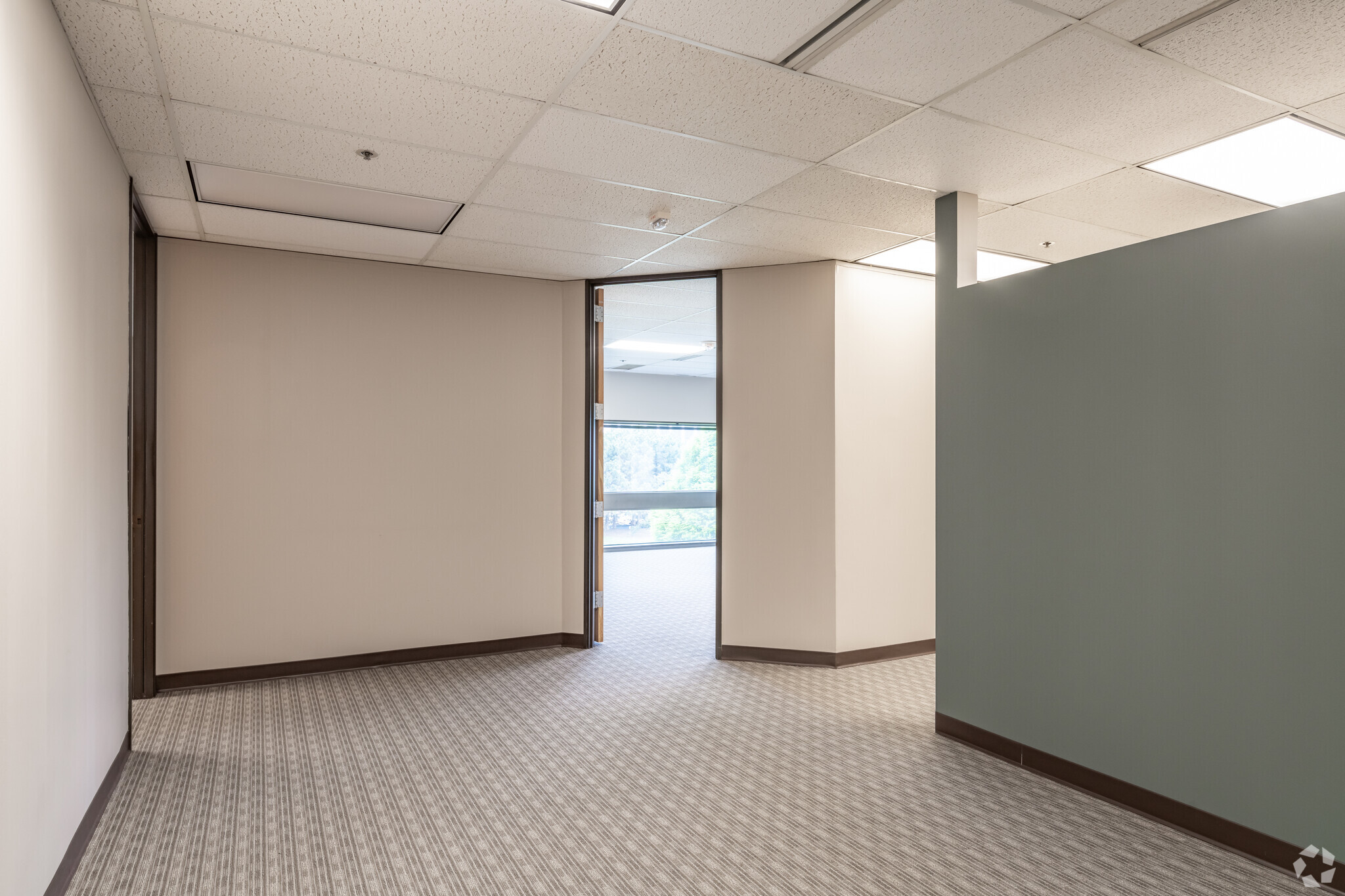 4-6 Parklane Blvd, Dearborn, MI for lease Interior Photo- Image 1 of 5