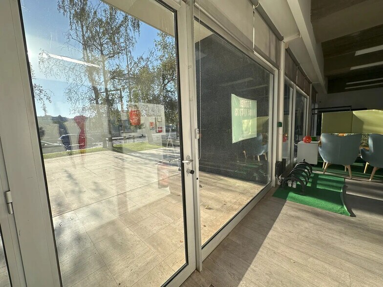 11 Quai Du Président Paul Doumer, Courbevoie for sale - Interior Photo - Image 2 of 8