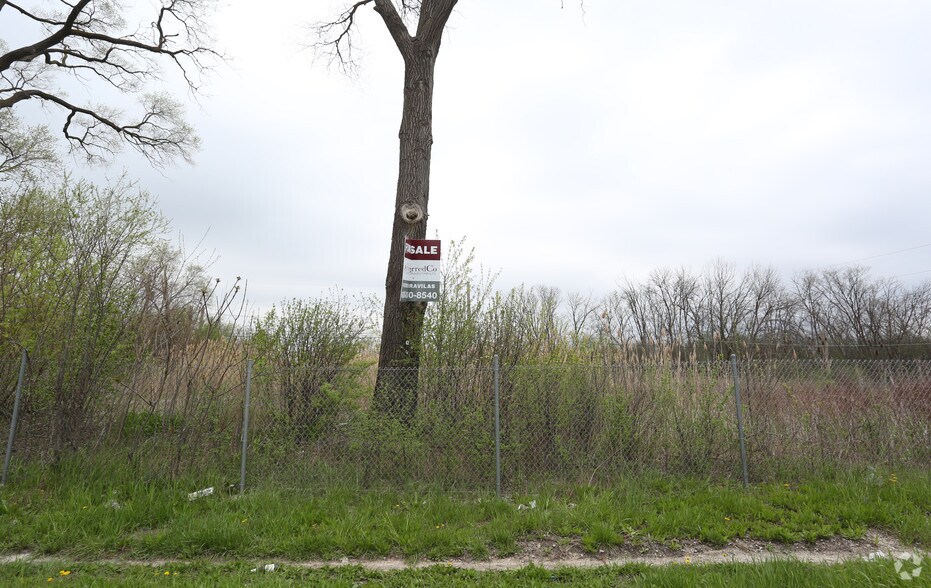 17W420 Lake St, Addison, IL 60101