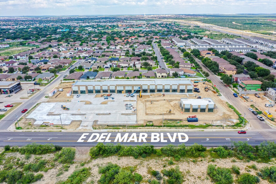 4002 Del Mar Blvd, Laredo, TX for lease - Building Photo - Image 1 of 3