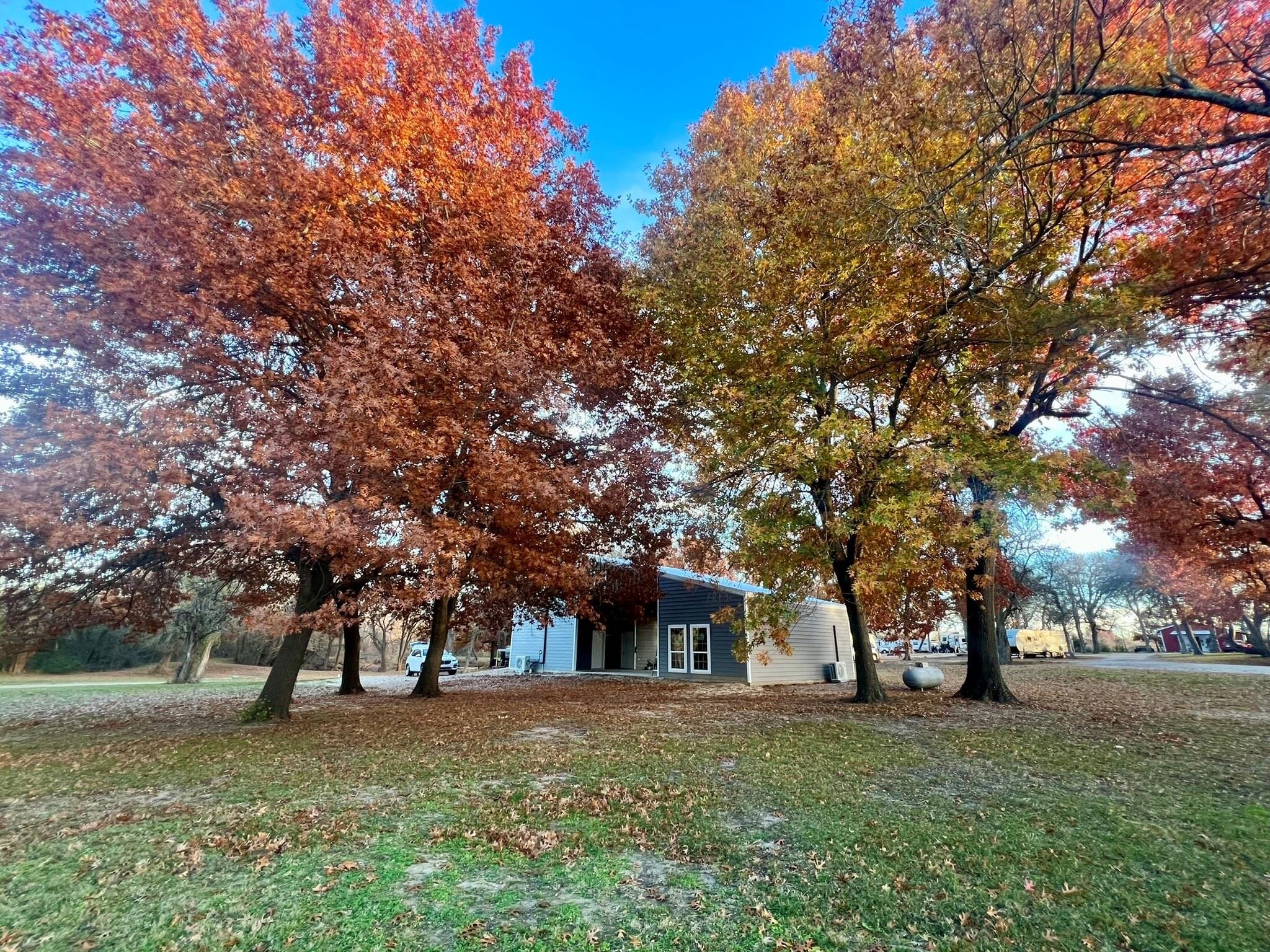 6869 State 121 hwy, Bonham, TX for sale Primary Photo- Image 1 of 33