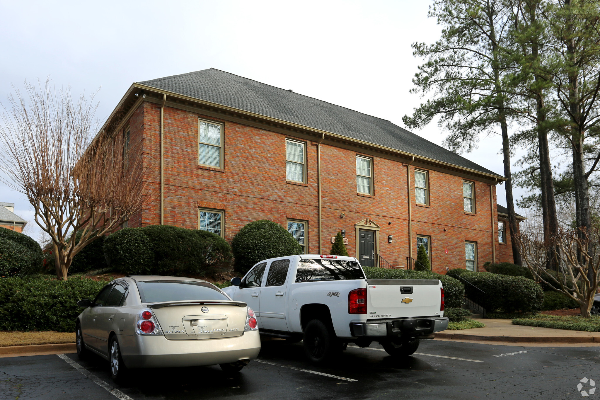 10886 Crabapple Rd, Roswell, GA for sale Primary Photo- Image 1 of 1