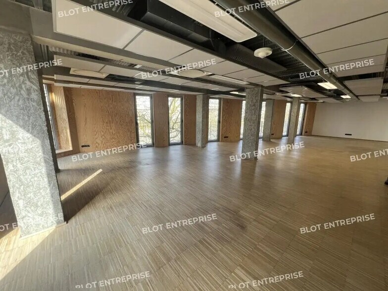 Office in Nantes for lease - Building Photo - Image 1 of 13