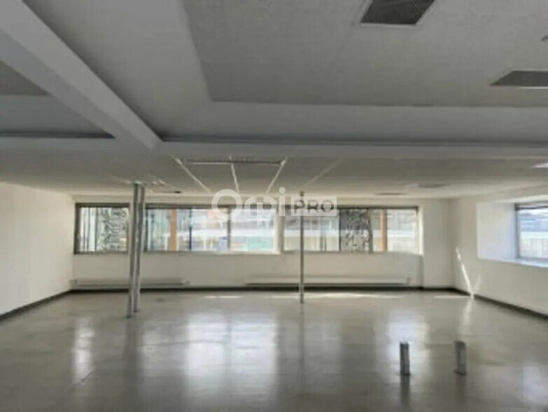 Retail in Saint-Brieuc for lease - Interior Photo - Image 3 of 7