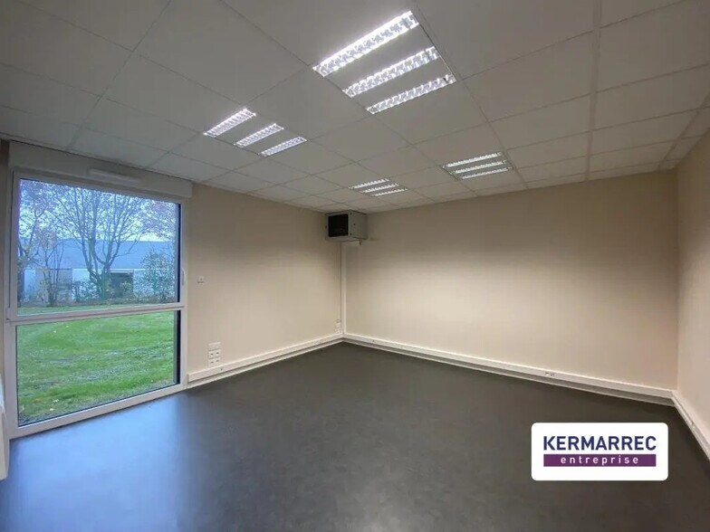 Office in Le Rheu for sale - Interior Photo - Image 2 of 4