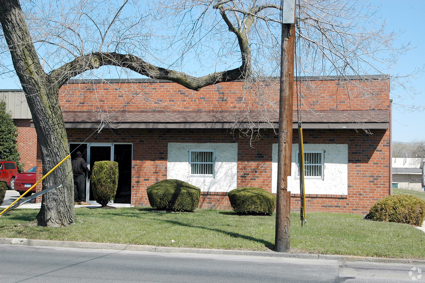 555 Industrial Park Dr, Yeadon, PA for sale Primary Photo- Image 1 of 1