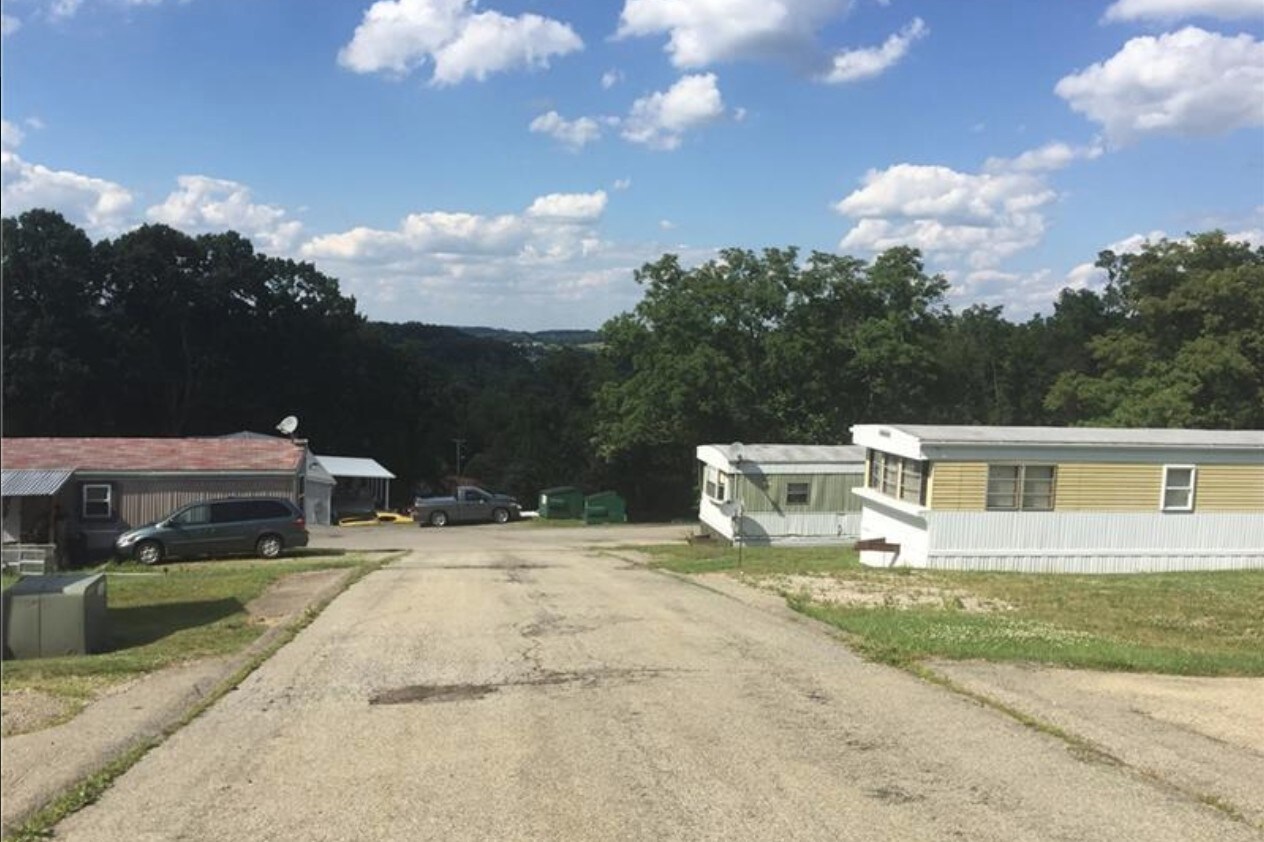 321 Beallsville Rd, Bentleyville, PA 15314