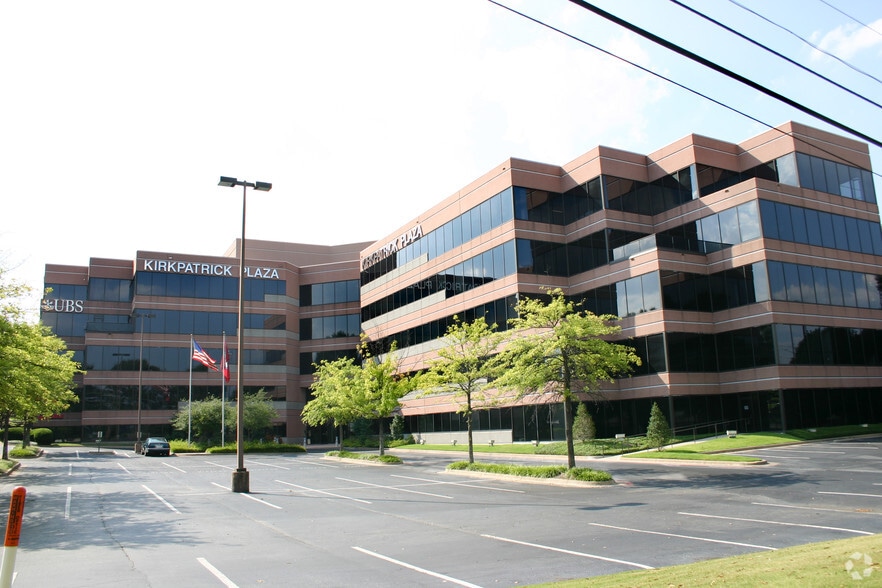 10800 Financial Centre Pkwy, Little Rock, AR for lease - Building Photo - Image 2 of 20