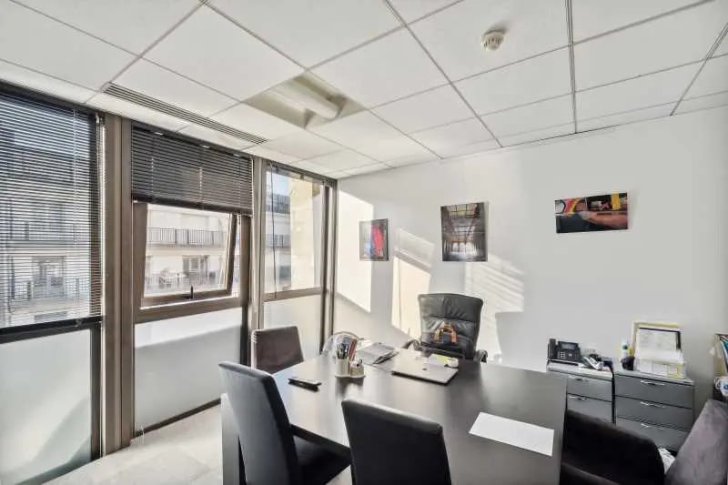 Office in Paris for lease - Interior Photo - Image 2 of 9