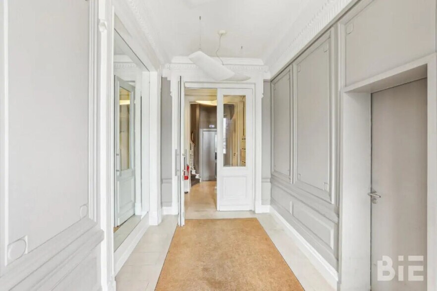 Office in Bordeaux for lease - Interior Photo - Image 2 of 6