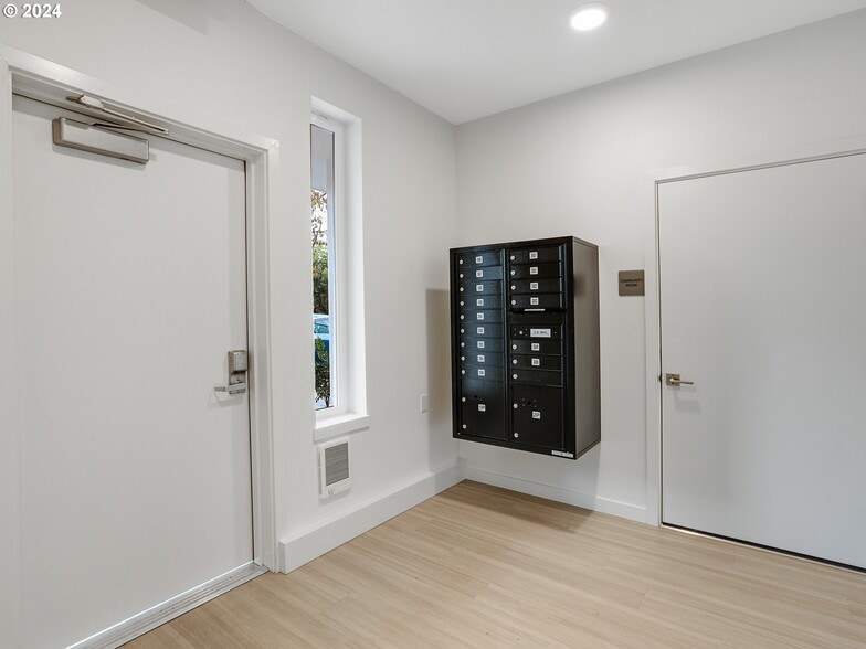 Rare 9 Building, 121 Unit Portfolio portfolio of 8 properties for sale on LoopNet.com - Building Photo - Image 3 of 52