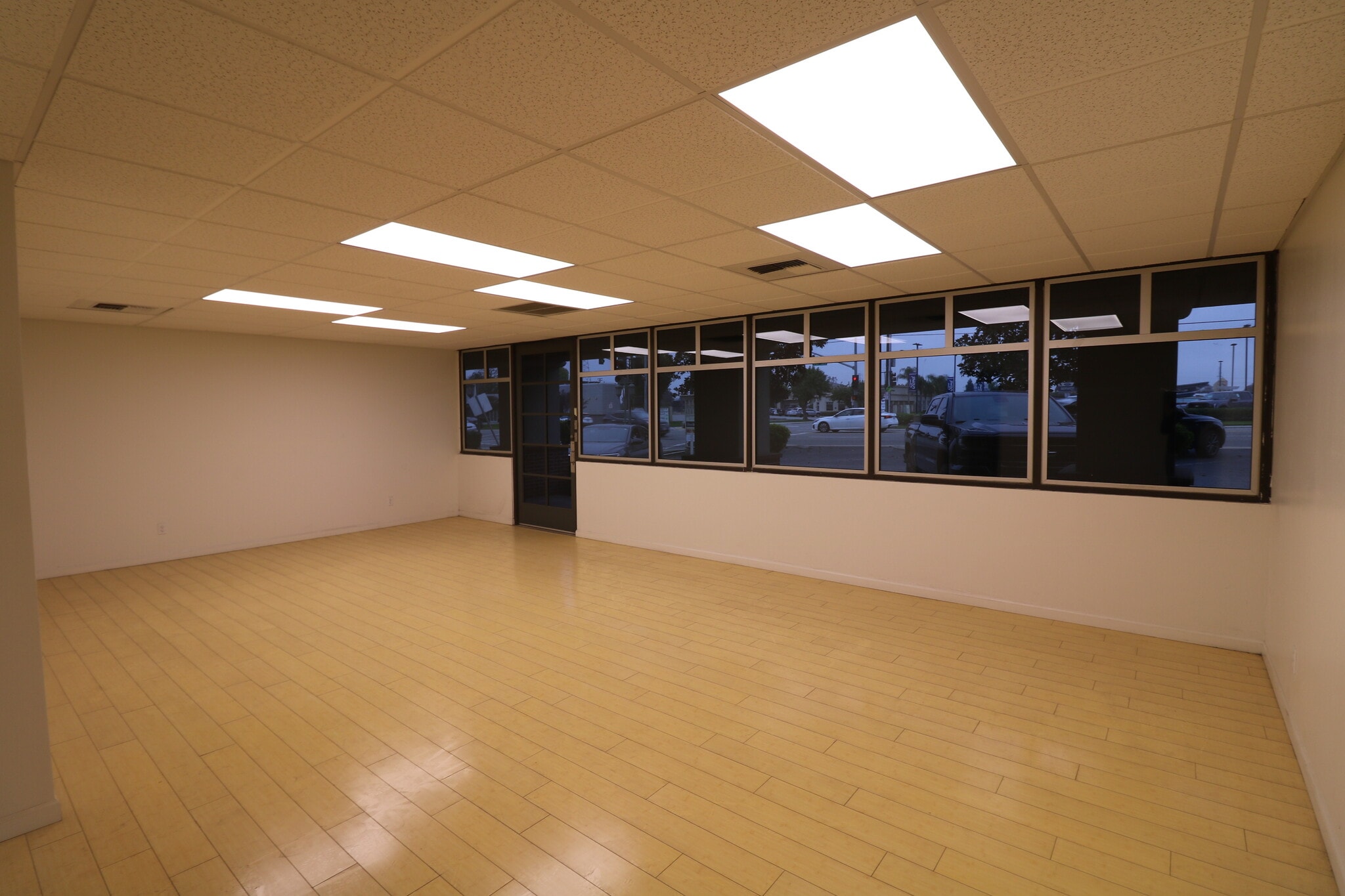 3100 19th St, Bakersfield, CA for lease Interior Photo- Image 1 of 8