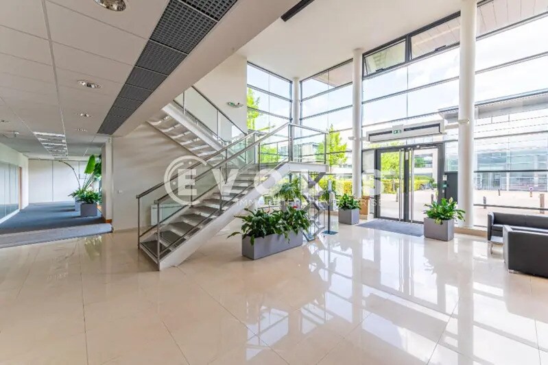 Office in Serris for sale - Lobby - Image 2 of 4