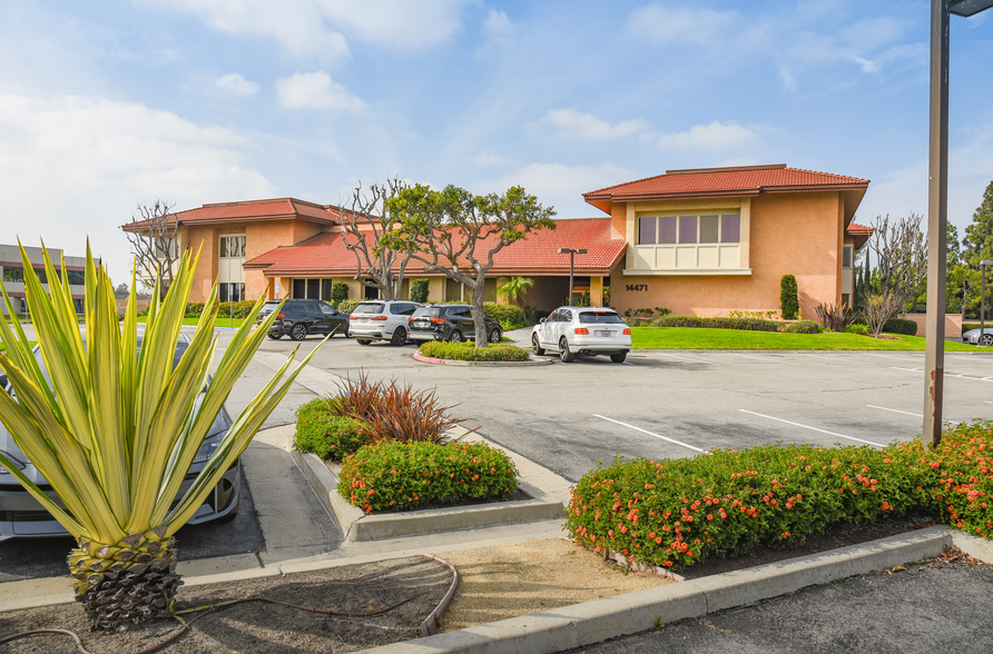 14471 Chambers Rd, Tustin, CA for lease - Building Photo - Image 1 of 12