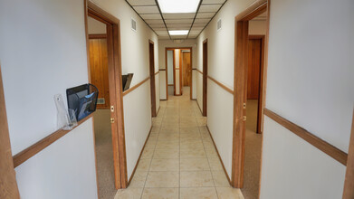 15 E Montgomery Cross Rd, Savannah, GA for lease Interior Photo- Image 2 of 8