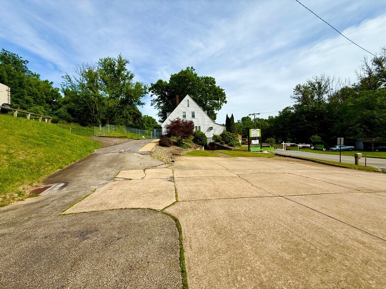 53 Oak Spring Rd, Washington, PA for sale - Building Photo - Image 2 of 14