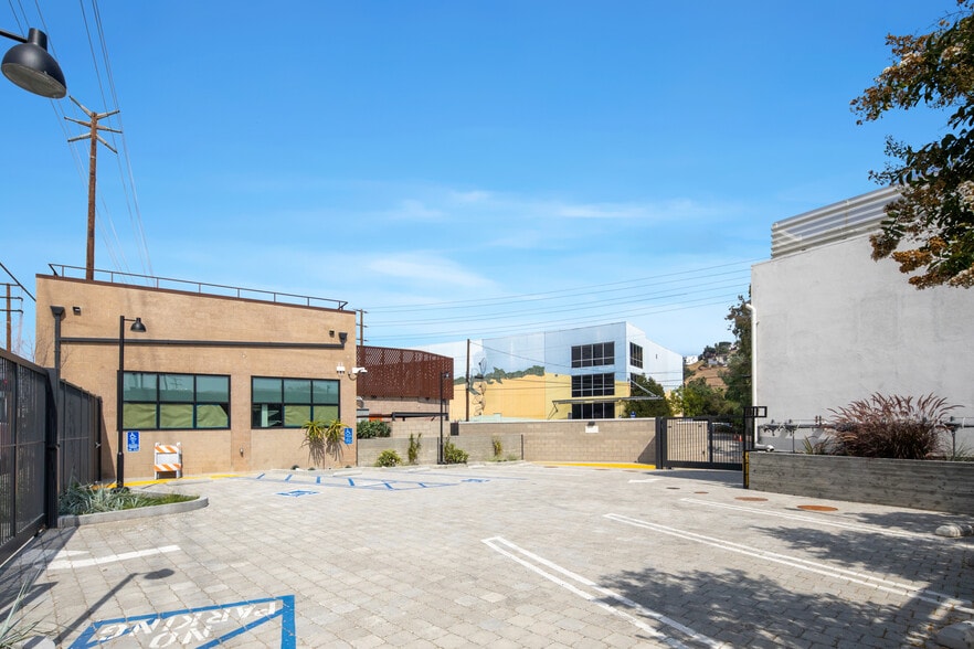 3716 Eagle Rock Blvd, Los Angeles, CA for lease - Building Photo - Image 3 of 6