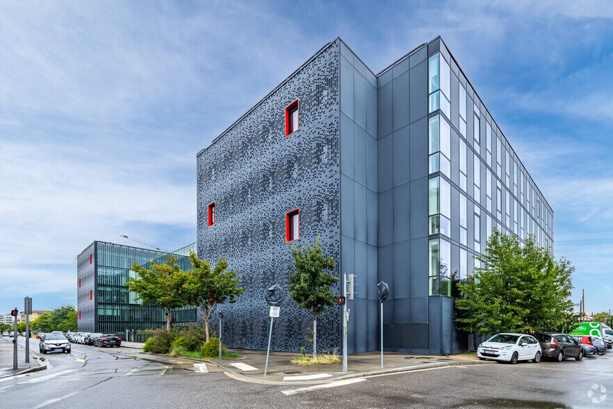 Office in Villeurbanne for lease - Building Photo - Image 2 of 4