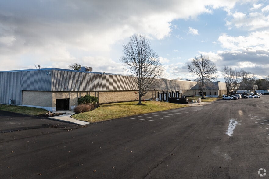 11 Norfolk St, Mansfield, MA for lease - Primary Photo - Image 2 of 5