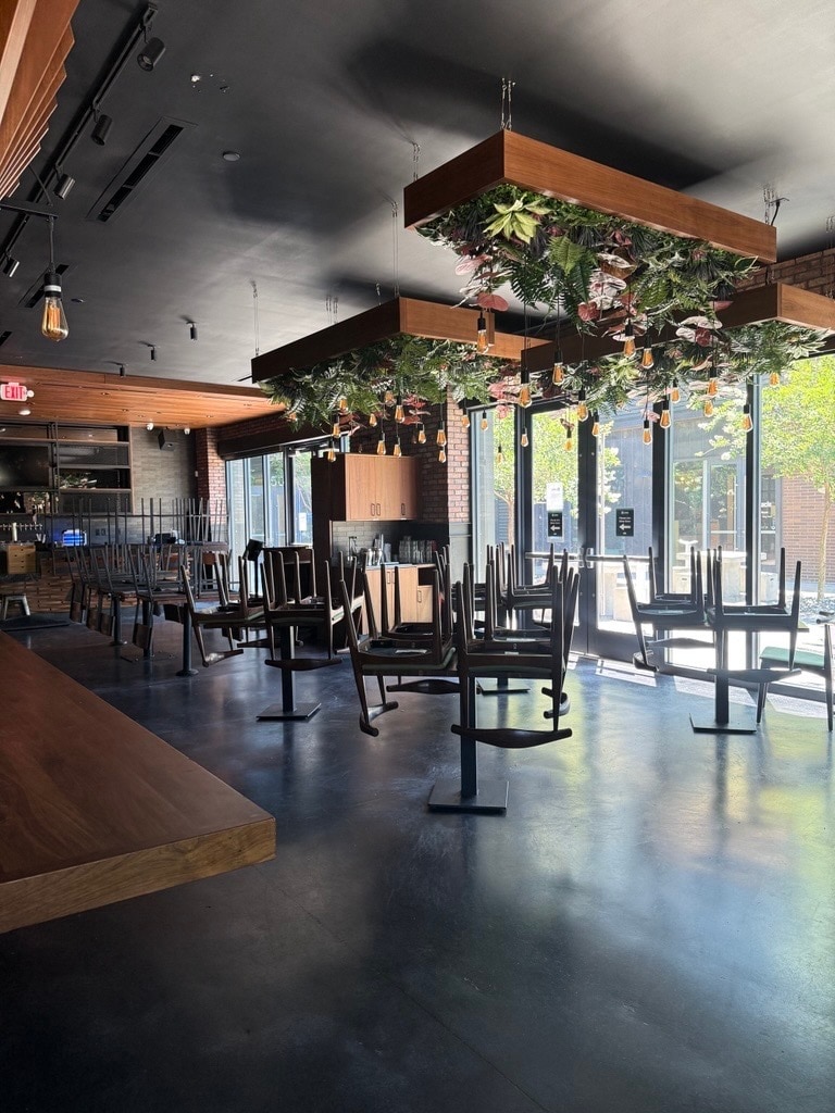 850 Morrison Dr, Charleston, SC for lease Interior Photo- Image 1 of 7