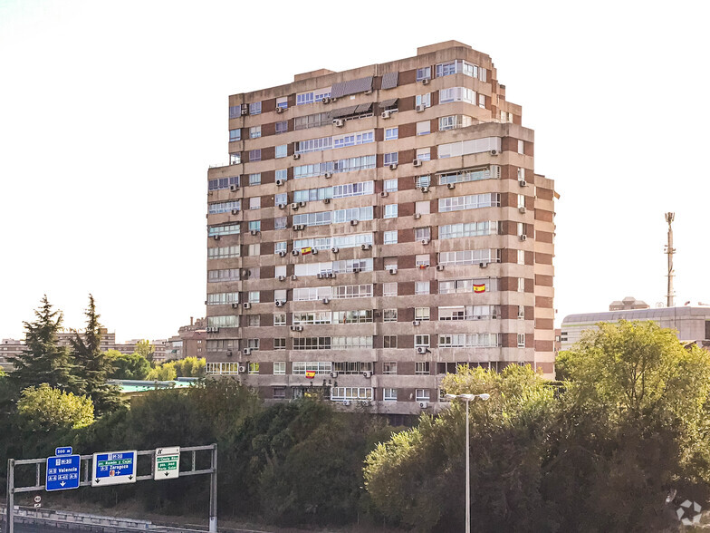 Calle De Federico Salmón, 8, Madrid, Madrid for sale - Primary Photo - Image 1 of 2