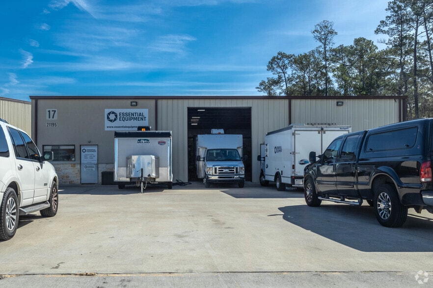 21195 Blair Rd, Conroe, TX for sale - Building Photo - Image 1 of 4