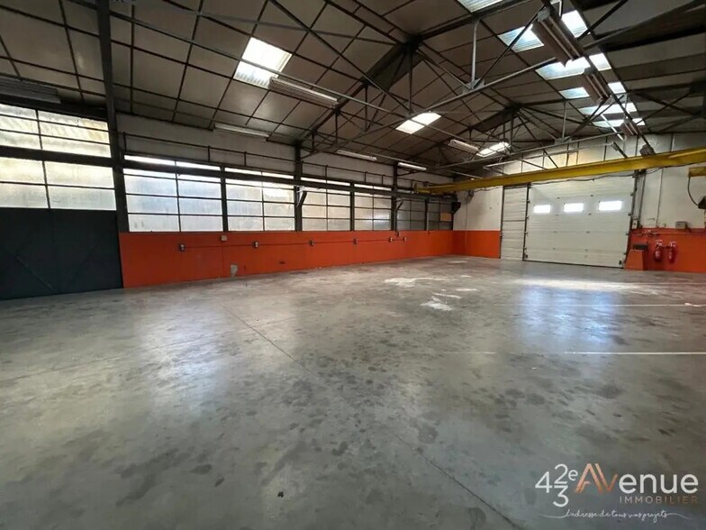 Flex in Saint-Étienne for lease - Interior Photo - Image 3 of 8