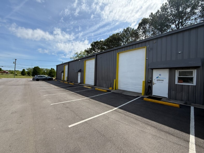 1337 Lindale Dr, Chesapeake, VA for lease Building Photo- Image 1 of 4