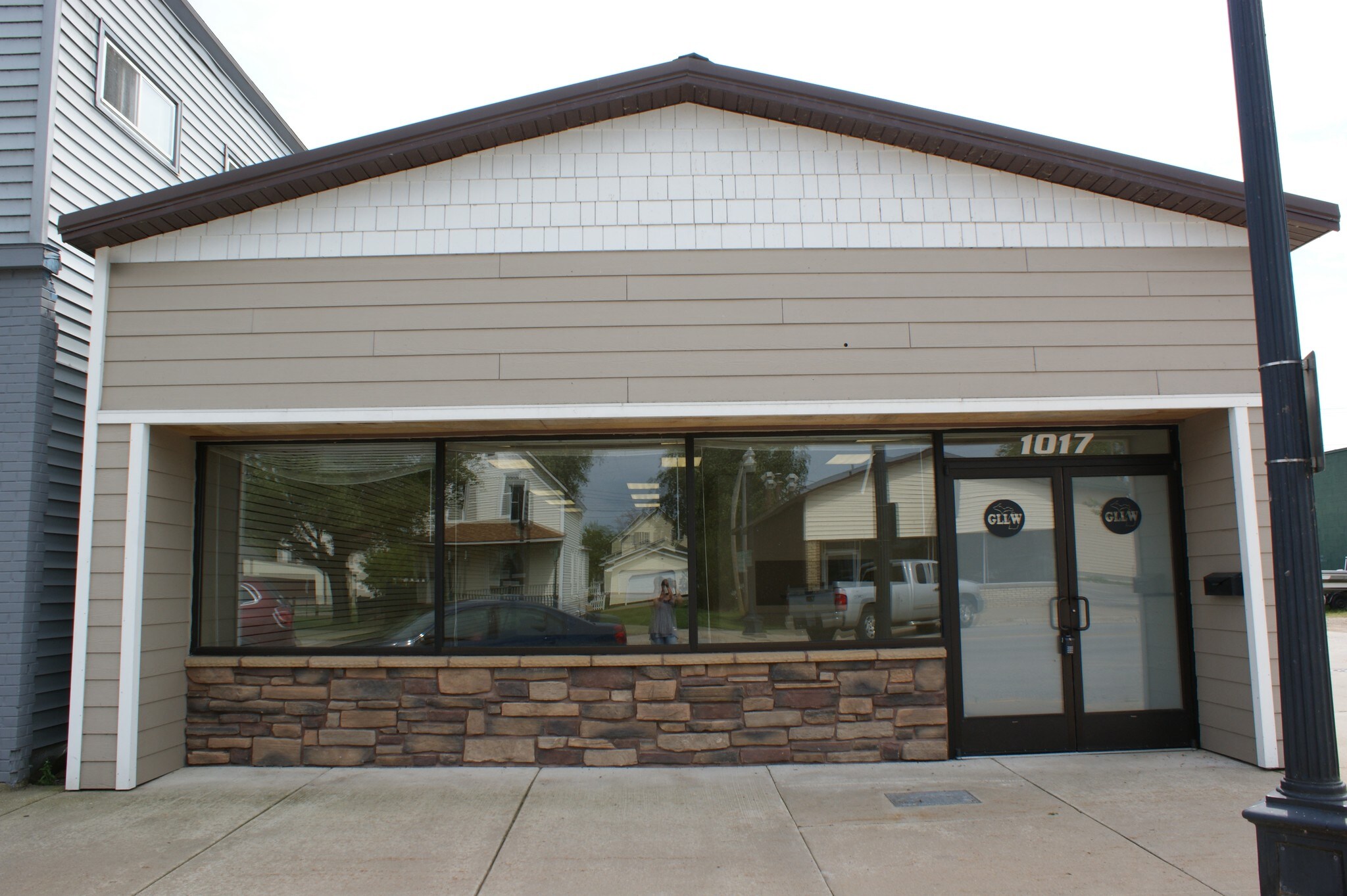 1017 Delta Ave, Gladstone, MI for sale Primary Photo- Image 1 of 1