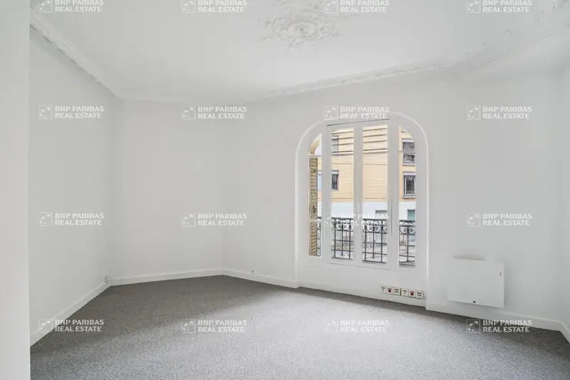 Office in Paris for lease - Interior Photo - Image 2 of 7