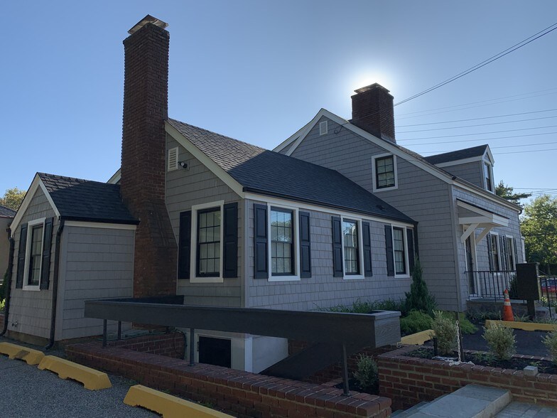 90 Glen Cove Rd, Greenvale, NY for sale - Building Photo - Image 1 of 1