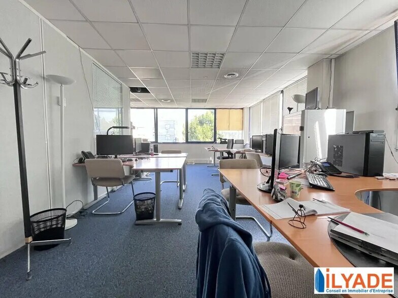 2 Rue Mahatma Gandhi, Aix-en-Provence for lease - Building Photo - Image 1 of 11