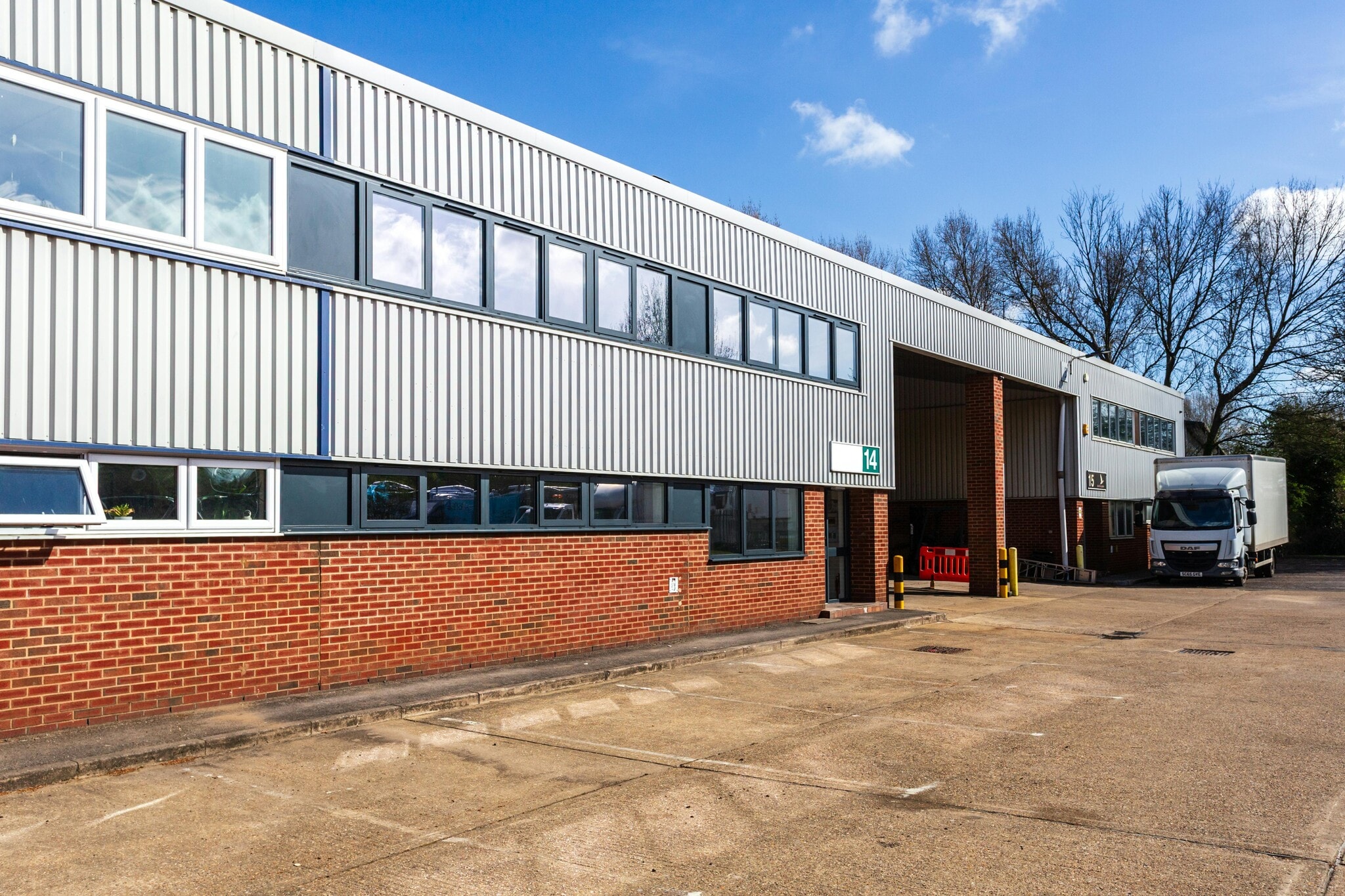 Farmbrough Clos, Aylesbury for lease Building Photo- Image 1 of 40